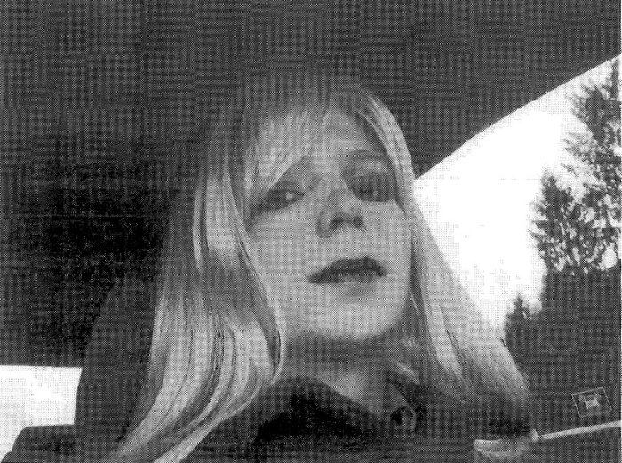 Chelsea Manning foi liberada da prisão de Fort Leavenworth, no Kansas