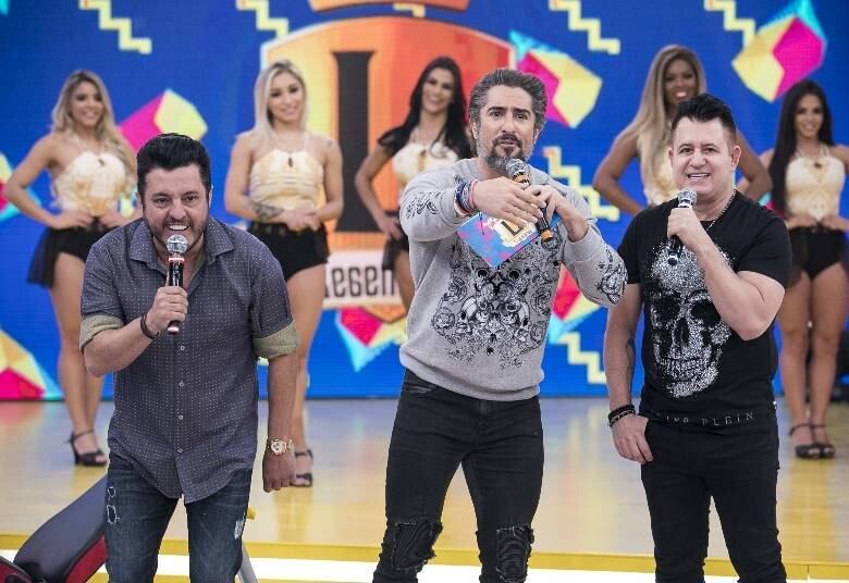 Uma das maiores e
mais respeitadas duplas sertanejas do Brasil, Bruno & Marrone vão relembrar
momentos importantes de sua vida e de sua carreira no palco do Legendários
desta sexta-feira (8)

•VÍDEO: Mion comenta a briga entre Marcos e Monick em A Fazenda no Vale a Pena Ver Direito
