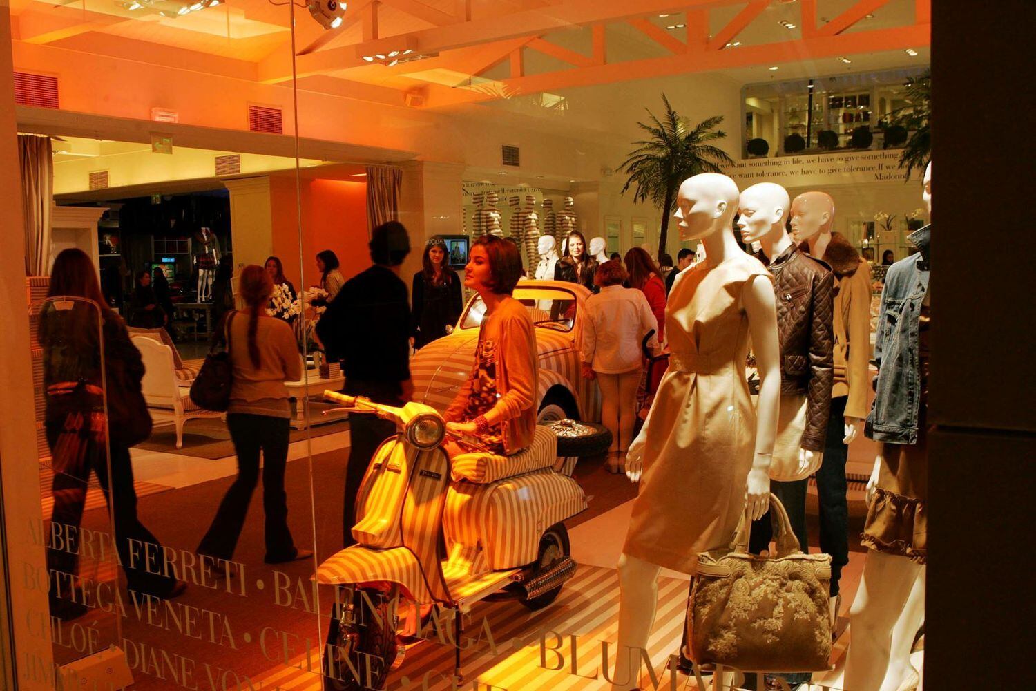 Interior da loja da Daslu, no Shopping Cidade Jardim, na zona sul de São Paulo