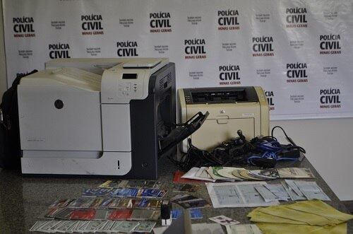 Equipamentos foram apreendidos com a dupla