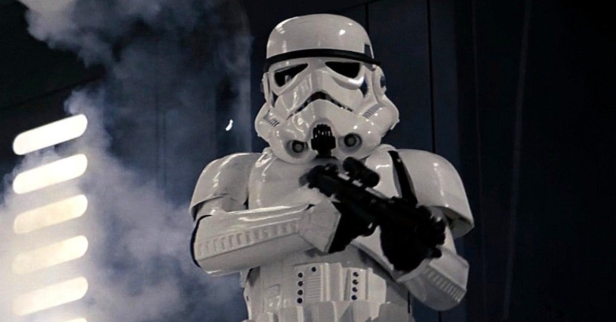 É fato ou mentira que um Stormtrooper bate a cabeça sem querer em cena do primeiro Star Wars?