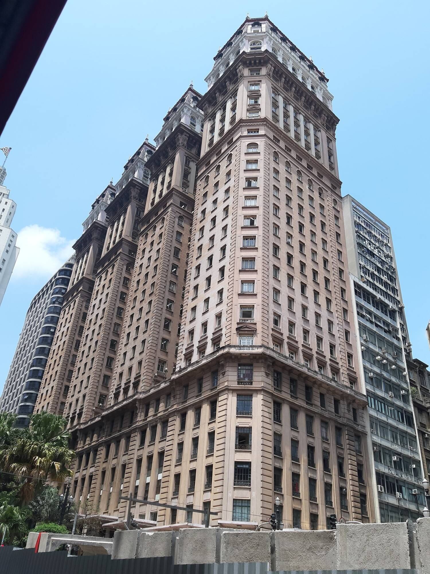 SP publica edital de concessão do terraço do Edifício Martinelli