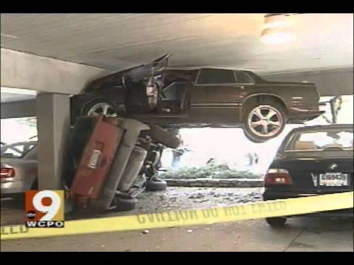 De novo, como esses caras conseguem colocar um carro lá em cima?