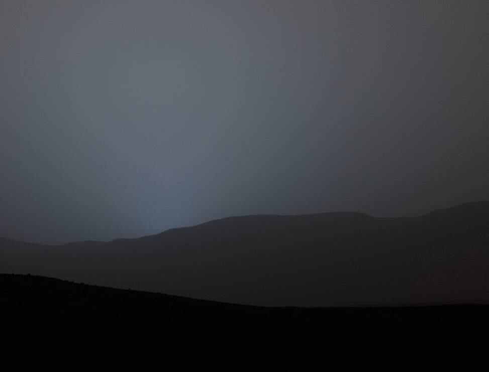 A agência espacial norte-americana Nasa revelou fotos de como é o pôr do Sol em Marte. As imagens foram feitas pela sonda Curiosity, que está no planeta vizinho desde 2012. Saiba mais sobre a razão para o fenômeno mostrar tons azulados no horizonte de Marte