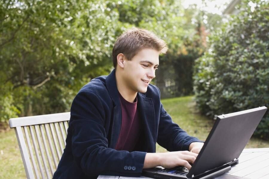 Trabalhe
com o que você gosta
Busque áreas em que você tenha mais satisfação em trabalhar, mas não se
iluda: todo trabalho possui tarefas enfadonhas. O importante é dar o melhor de
si e saber seus limites