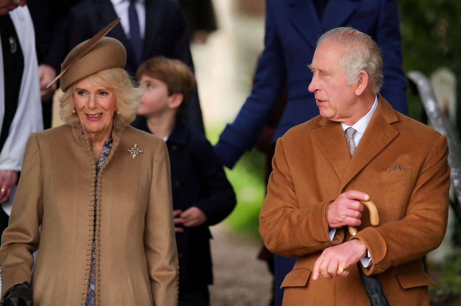 Rei Charles, rainha consorte Camilla, durante cerimônia de Natal da família real britânica em Sandringham, no leste da Inglaterra