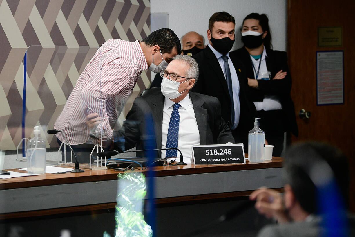 Mesa:

deputado Luis Miranda (DEM-DF);

relator da CPIPANDEMIA, senador Renan Calheiros (MDB-AL).

 

Foto: Pedro França/Agência Senado