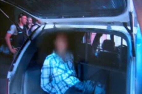 Suspeito estava armado com duas facas no momento da prisão