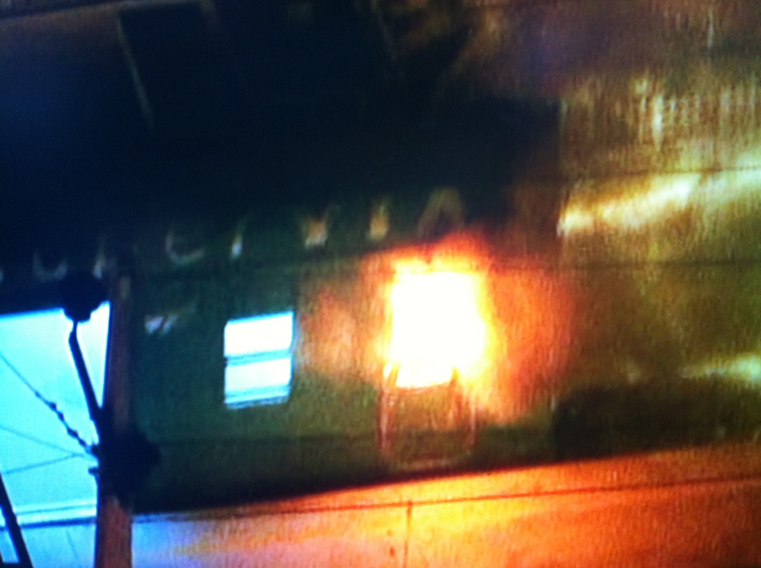 O primeiro vagão da composição foi tomado pelas chamas por volta das 19h40