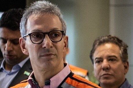 Zema sobrevoou região da barragem rompida