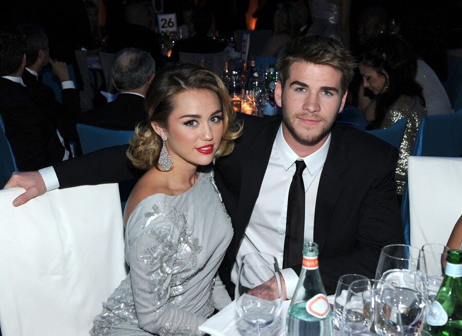 Eles sabem lidar com o mundinho pantanoso dos famosos
Tanto Miley quanto Liam vêm de família famosas e aprenderam a lidar com a fama muito jovens. Ou seja, cada um deles entende o que se passa com o outro