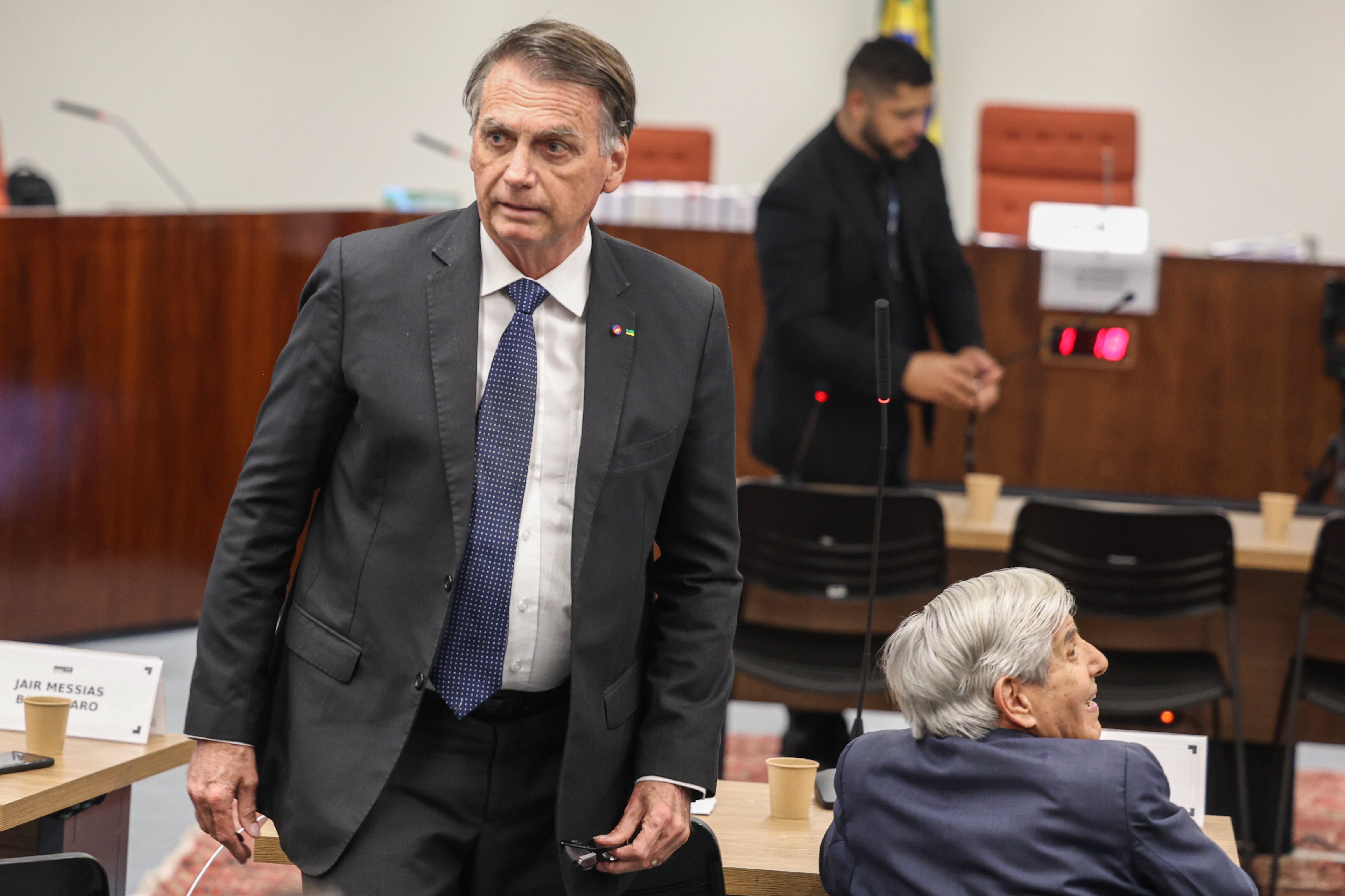Brasília (DF), 10/06/2025 - O ex presidente Jair Bolsonaro chegando para depoimento na 1 turma do STF.
O ministro do Supremo Tribunal Federal (STF) Alexandre de Moraes começa a ouvir os réus do núcleo 1 na ação da trama golpista, os interrogatórios ocorrerão presencialmente na sala de julgamentos da primeira turma da corte 
Foto: Valter Campanato/Agência Brasil