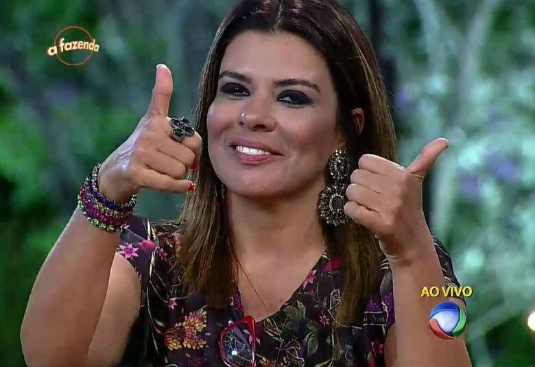 Durante a Lavagem de Roupa Suja que ocorreu no início da madrugada desta quinta-feira (10), o apresentador Roberto Justus lamentou o fato de Mara Maravilha não ter ido à Fazenda. A ex-peoa alegou problemas de saúde

+ Começou a lavagem de roupa suja de A Fazenda 8, veja as primeiras respostas de Douglas e Minerato
+ Veja fotos dos bastidores da grande final de A Fazenda 8
+ Veja as expressões de Ana Paula Minerato, vice-campeã de A Fazenda 8
+ Douglas Sampaio é o campeão de A Fazenda 8. Relembre a participação do vencedor
+ Ana Paula Minerato é vice-campeã de A Fazenda 8. Veja como foi a participação da peoa no reality show
+ Luka Ribeiro é o terceiro colocado de A Fazenda. Relembre a trajetória do ator
+ “Tem participante que vai colher frutos muito ruins aqui fora”, crava JP Mantovani
+ Douglas leva tapa na cara de Mara Maravilha, cai no choro e afirma: "Ela não merece um pingo de respeito"
