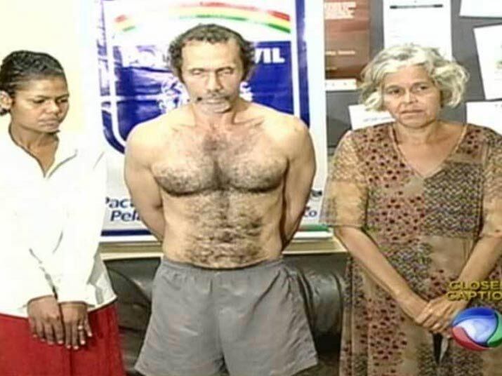 Vai dizer que não teria medo deste trio? Eles são acusados de matar e esquartejar três mulheres e, logo depois, consumir a carne das vítimas. Os canibais de Garanhuns usavam a carne das nádegas, dos braços e das coxas das vítimas. Assista ao vídeo!
+ Quer ver tudo o que rolou no Cidade Alerta? Veja a íntegra no R7 Play