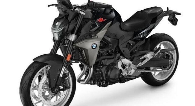BMW F900R chega em duas versões: Sport e Sport+