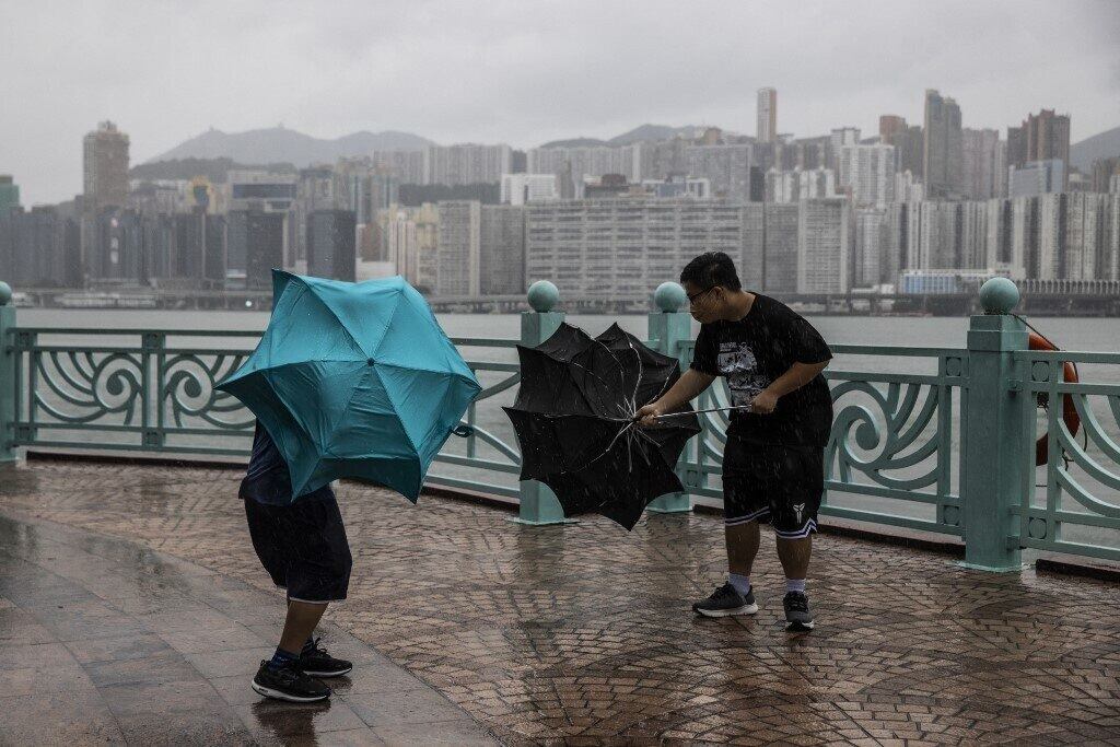 Supertufão Saola ameaça o sul da China e paralisa grandes cidades