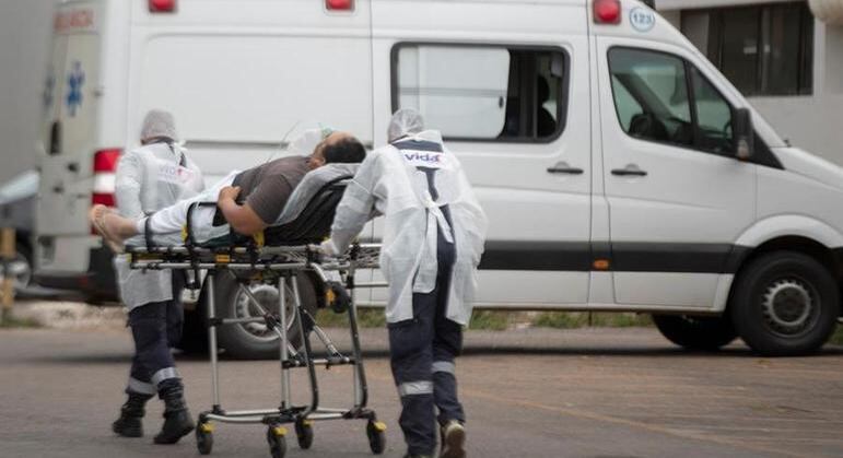 Diversos estados brasileiros já enfrentam colapso hospitalar devido à alta demanda