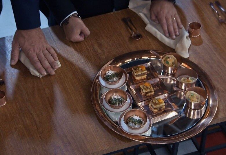 Após o Teste de
Fogo, os jurados degustam o alimento preparado e elegem o prato Top Chef 