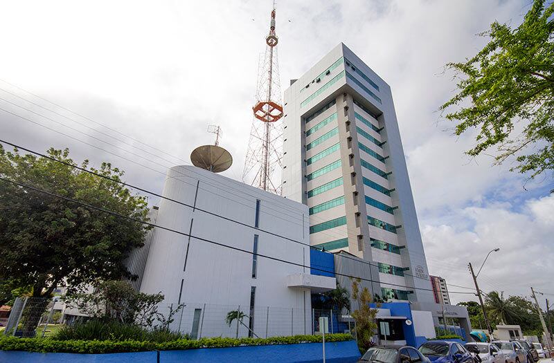 A Polícia Federal cumpriu mandatos de busca e apreensão em imóveis do ex-presidente Fernando Collor de Melo e também na TV Gazeta (foto), afiliada Globo, de propriedade, nesta terça-feira (14)