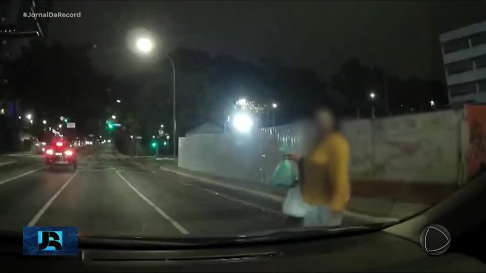 Ladrões simulam acidentes de trânsito para atacar vítimas quando elas descem do carro