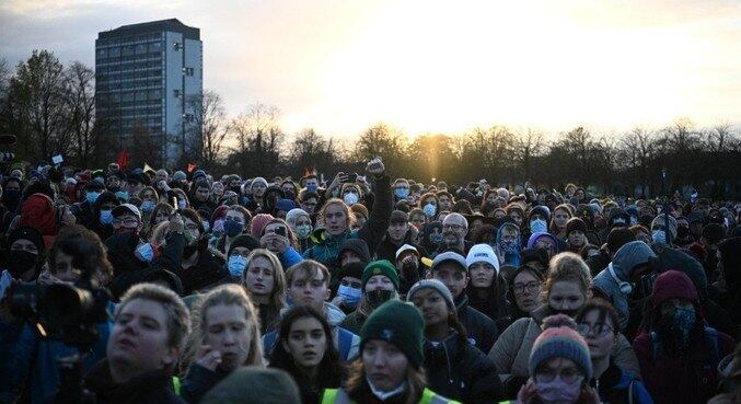 Manifestantes protestam em Glasgow, na Escócia, durante a COP26