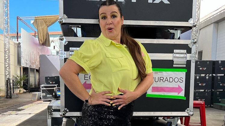 Vamos combinar que Ana Zucatelli entrega looks incríveis e muito criativos! Claro que a atriz não poderia deixar de posar com seu figurino amarelo e preto nos bastidores do programa.

Não se esqueça: o Canta Comigo Teen 4 vai ao ar todos os domingos, às 18h, na tela da Record TV. Acompanhe o site oficial do reality show e fique por dentro de todas as novidades.
