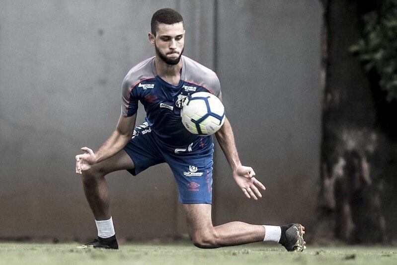 Renovação de zagueiros - A dupla de zagueiros oriundos da base do Santos, Alex Nascimento e Wagner Leonardo, tiveram os seus contratos renovados e valorização salarial. A dupla vinha sendo relacionada pelo técnico Jesualdo Ferreira atá a paralisação do futebol em São Paulo.