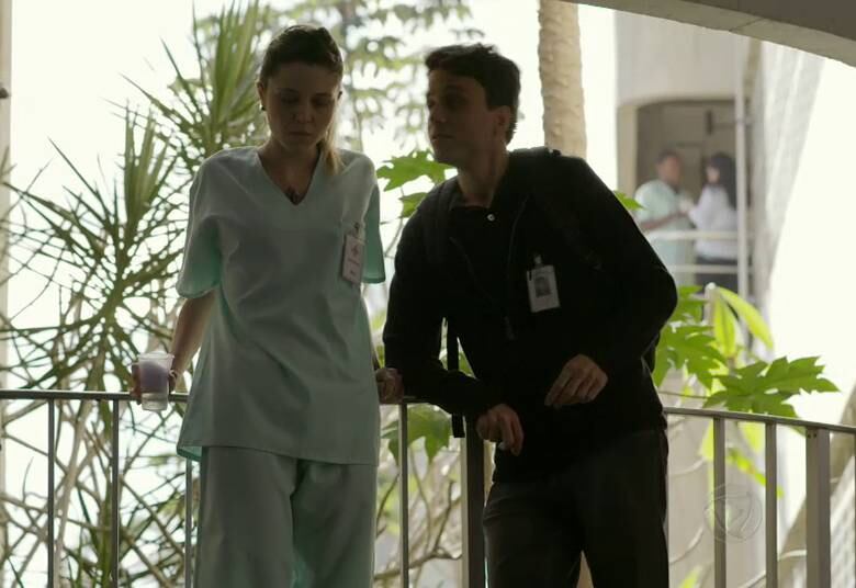 Rosângela descobre a mentira de César e vê que este ainda não esqueceu Murilo. Ela termina com ele