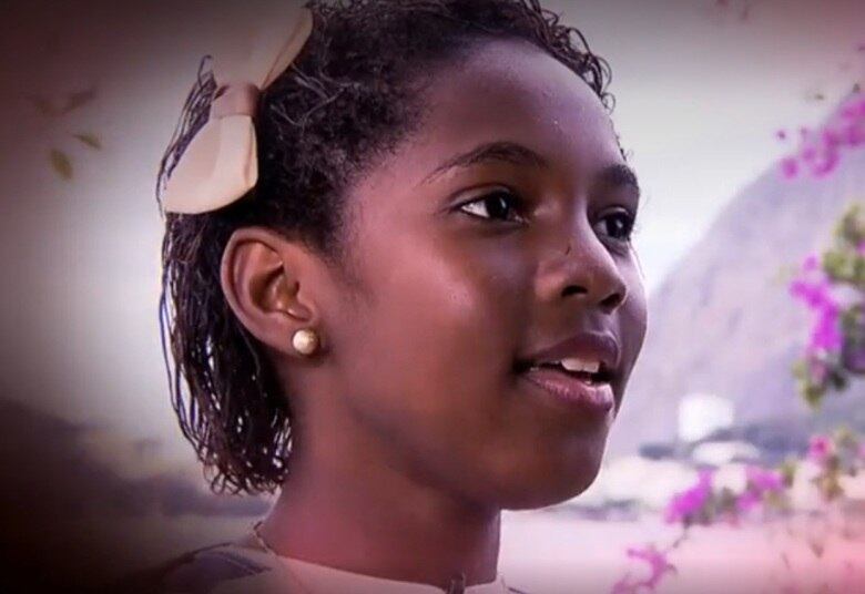 Fernanda, de dez anos, emocionou a internet com a sua voz