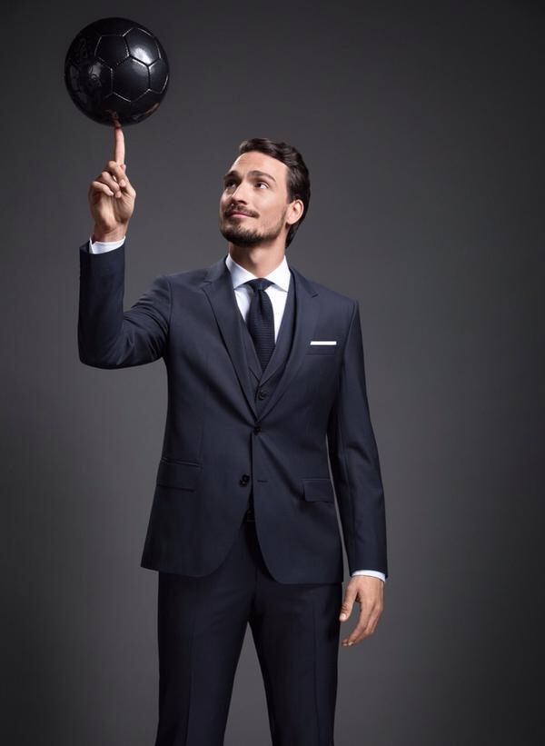 Campeão mundial com a Alemanha na Copa do Mundo, o zagueiro Hummels é o dono do quinto lugar do ranking