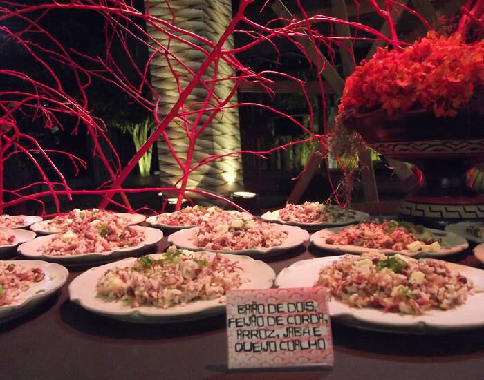 Baião de dois fez parte das comidinhas servidas. Hmmm

+ Bastidores! Conheça o cenário da Festa Cordel

+ Festa Cordel: Veja em detalhes os figurinos
