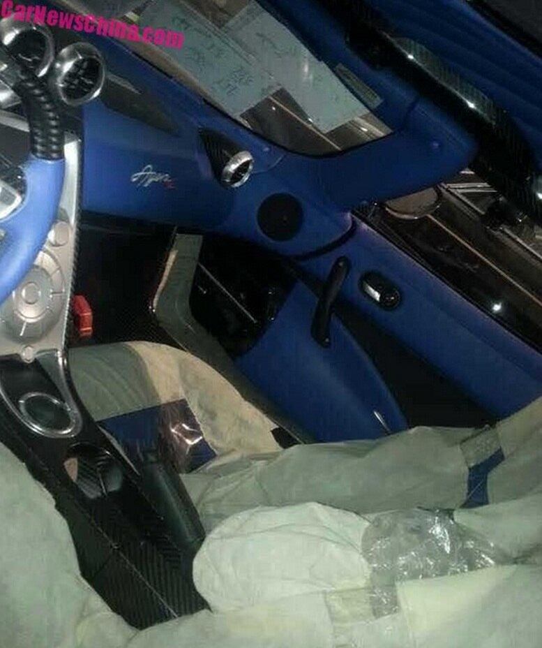 Agora, o Koenigsegg Agera R BLT abandonado finalmente irá a leilão, ainda
neste mês. O seu antigo dono recusou a participar do pregão, de acordo
com informações do site norte-americano Carscoops

