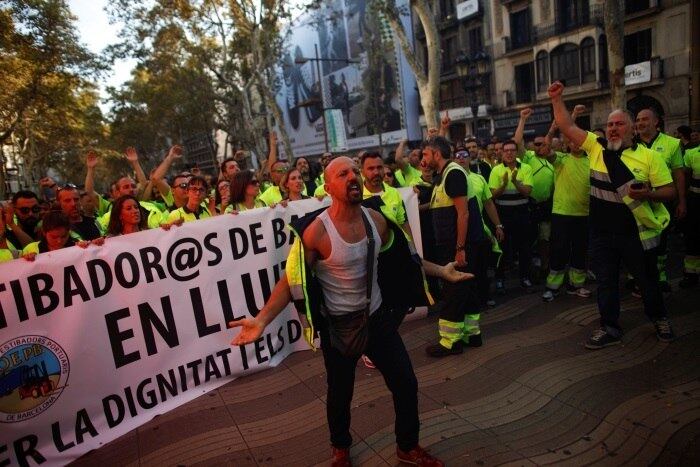 Trabalhadores protestam durante greve geral na Espanha