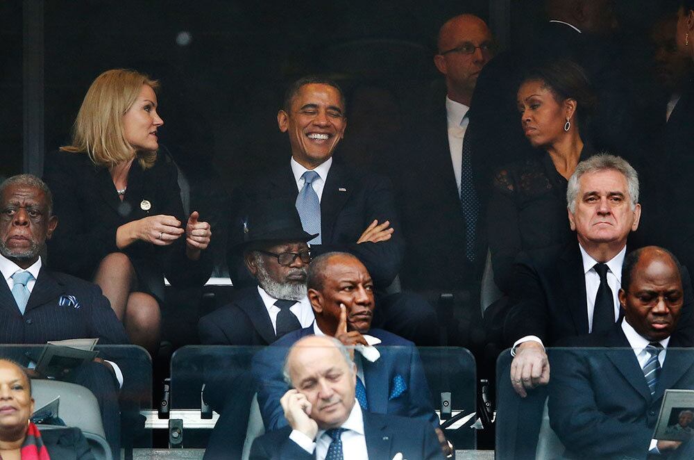 A mesma contextualização foi oferecida para a reação de Michelle Obama,
retratada com uma expressão de quem teria se aborrecido com o grupo
tirando a foto.
— Na verdade, a primeira-dama estava rindo sobre
a pose dos líderes poucos segundos antes da minha foto. O olhar severo
de Michelle foi registrado por acidente