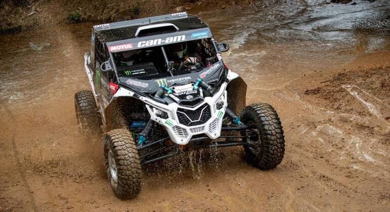 Gabriel Varela e seu novo navegador Filipe Bianchini foram campeões na categoria UTV 1