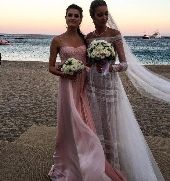 A cerimônia acontece na ilha de Mykonos, Grécia

Muito luxo! Ana Beatriz Barros revela detalhes de seu casamento com milionário egípcio

