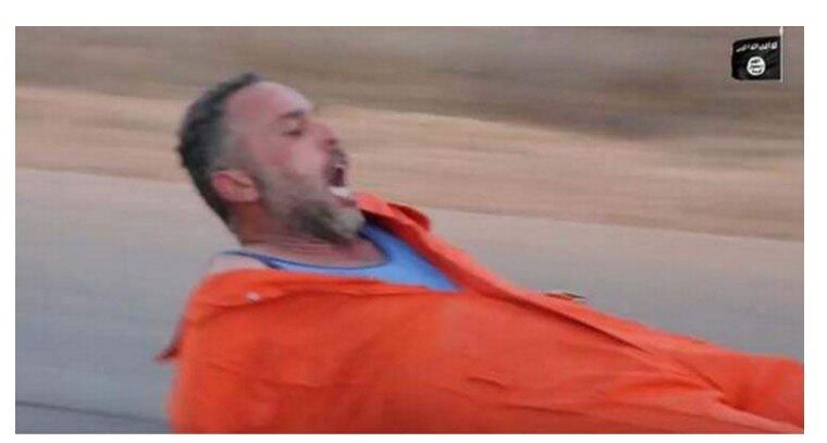 Enquanto isso, o Estado Islâmico continua aumentando seu leque de crueldades. No começo de outubro, os terroristas publicaram um vídeo em que um suposto espião é arrastado até a morte da traseira de um caminhão