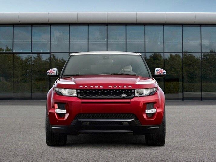 O Land Rover Range Rover Evoque (foto) foi apresentado ao mundo em 2010 e logo se tornou um "best-seller" da marca britânica, sendo um sucesso de vendas. Atualmente, seus preços variam entre R$ 190 mil e R$ 296 mil