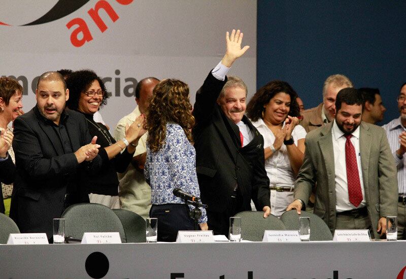 Com discurso empolgado, o ex-presidente iniciou a fala dando os parabéns à categoria e aos 90 anos de luta. Hoje o sindicato tem 140 mil bancários filiados