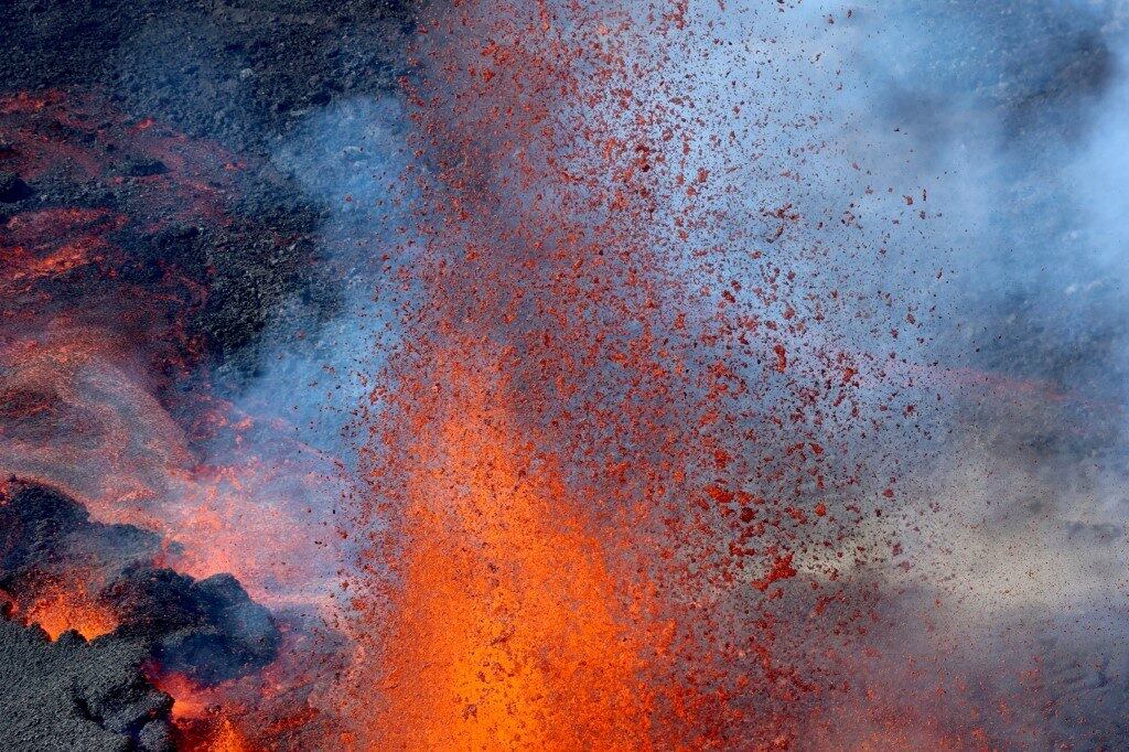 This aerial photograph taken on December 22, 2021 shows the erupting Piton de la Fournaise volcano on the French Indian Ocean island of Reunion. The Piton de la Fournaise, the volcano of Reunion, erupted for the second time of the year on December 22 at 3:30 am (12:30 am in Paris), indicates the volcanological observatory.
At least three eruptive cracks have opened on the southern flank of the volcano in the enclosure (the central caldera of the volcano), volcanologists have noted. The eruption takes place in a totally uninhabited area.
Richard BOUHET / AFP


