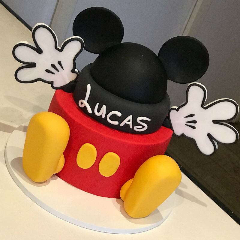 Bolo de chocolate com ovomaltine com jeitão de Mickey Mouse foi a pedida de Luiz para o aniversário do pequeno Lucas