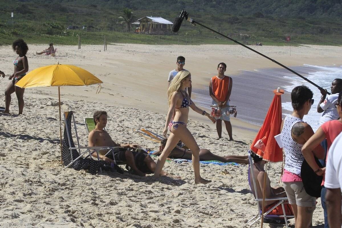 Elenco de Geração Brasil grava na praia de Grumari, no Rio