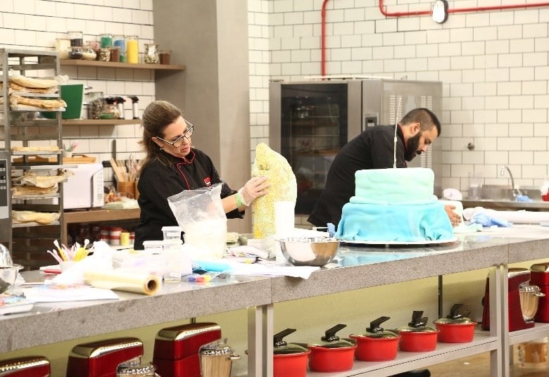 Primeiro, no Desafio do Confeiteiro, os participantes terão que decorar os docinhos
de duas festas de aniversário temáticas