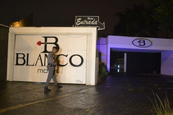 A ação ocorreu em dois motéis desativados e interligados por dentro, próximos à Marginal Tietê. Segundo a polícia, uso do local que facilitava a entrada e saída das drogas para as bocas de fumo que eram controladas pela quadrilha
