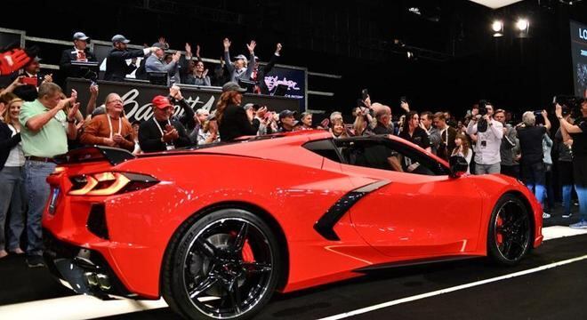 Primeiro Corvette C8 produzido foi à leilão e rendeu US$ 3 milhões que serão doados a ações sociais