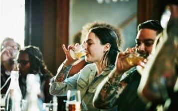 A Cachaça Paulista também montará o Bar de Caipirinhas, com dois barmen que usarão suas cachaças Branca e a Ouro para criar várias receitas. Cada caipirinha custará R$15, com a fruta escolhida na hora