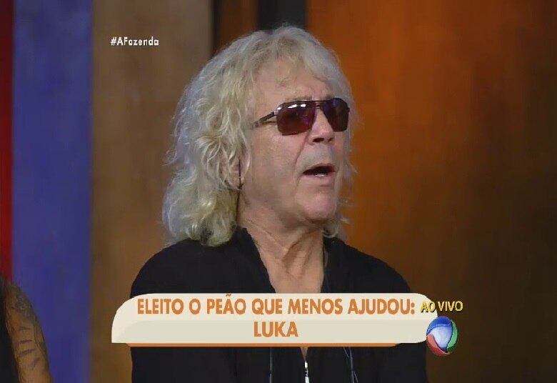 A primeira pergunta foi feita para Ovelha e perguntava quem menos trabalhou. A resposta correta era Luka e Ovelha escolheu Quelynah
+ JP Mantovani diz o que achou sobre Luka acordar Douglas no dia do ofurô: "Uma dose de trairol"
+ Começou a lavagem de roupa suja de A Fazenda 8, veja as primeiras respostas de Douglas e Minerato
+ Veja fotos dos bastidores da grande final de A Fazenda 8
+ Veja as expressões de Ana Paula Minerato, vice-campeã de A Fazenda 8
+ Douglas Sampaio é o campeão de A Fazenda 8. Relembre a participação do vencedor
+ Ana Paula Minerato é vice-campeã de A Fazenda 8. Veja como foi a participação da peoa no reality show
+ Luka Ribeiro é o terceiro colocado de A Fazenda. Relembre a trajetória do ator
+ “Tem participante que vai colher frutos muito ruins aqui fora”, crava JP Mantovani
+ Douglas leva tapa na cara de Mara Maravilha, cai no choro e afirma: "Ela não merece um pingo de respeito"