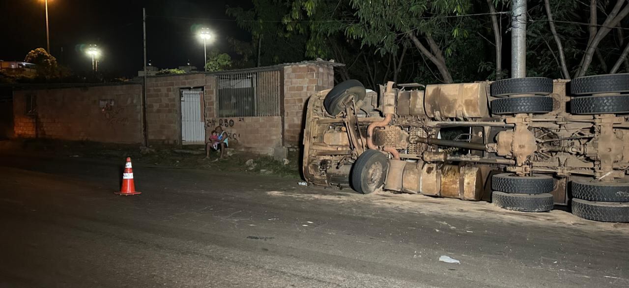 Acidente ocorreu no sentido Vitória; veículo quase atingiu casas da Vila da Luz