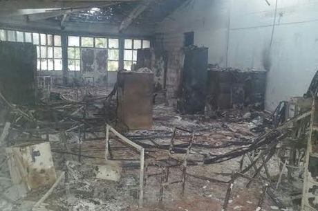 Delegacia ficou completamente destruída no incêndio