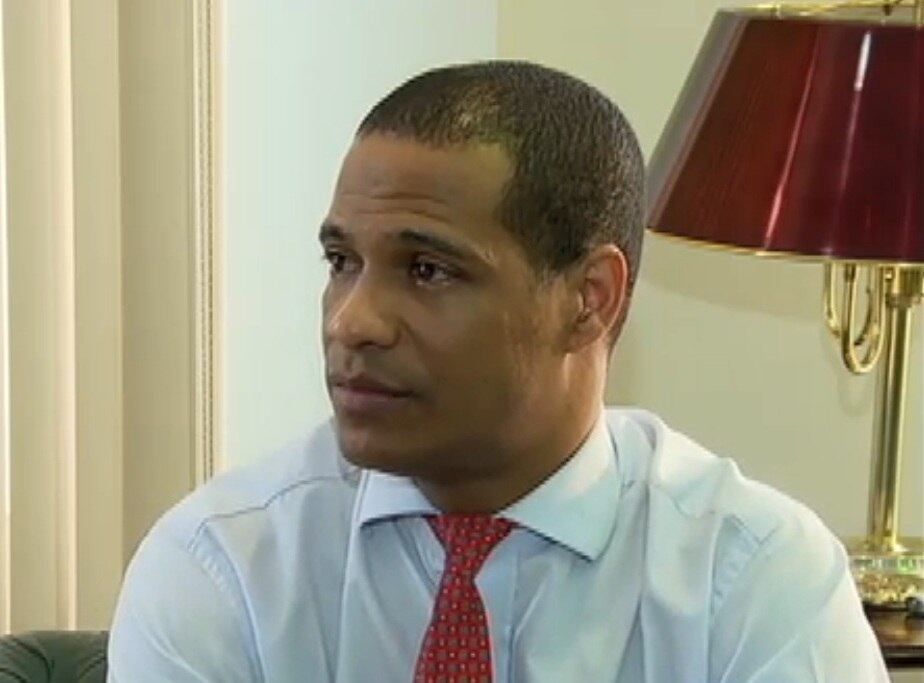 Réu nega o crime e defende que ex-mulher cometeu suicídio

